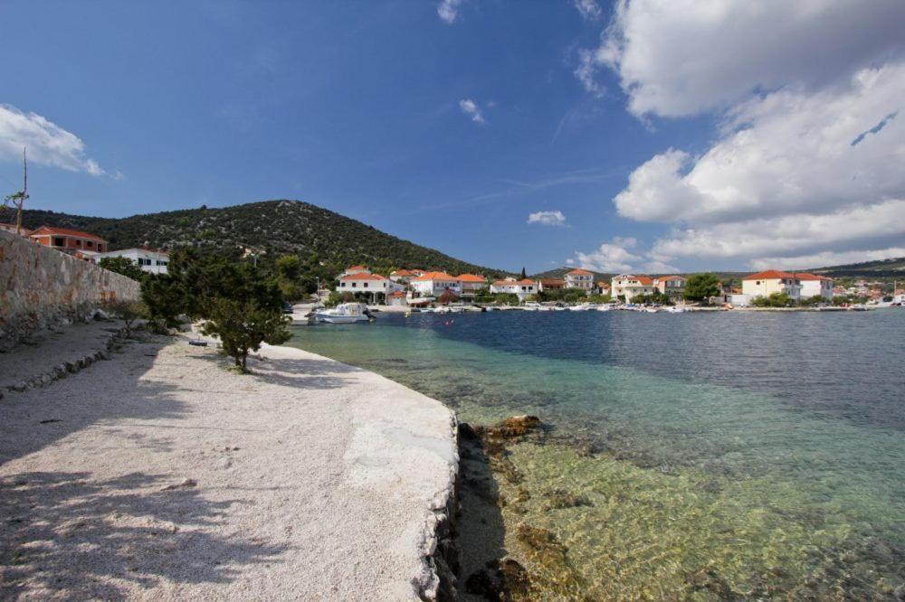 Apartmani Tamaris Vinišće Buitenkant foto