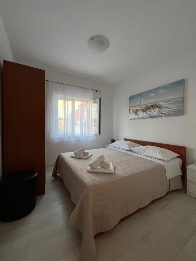 Apartmani Tamaris Vinišće Buitenkant foto